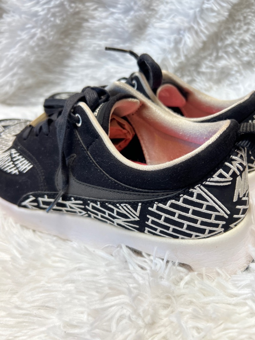 Nike Air Max Thea Suede NYC Sneakers RARE 8.5 - Picture 13 of 15